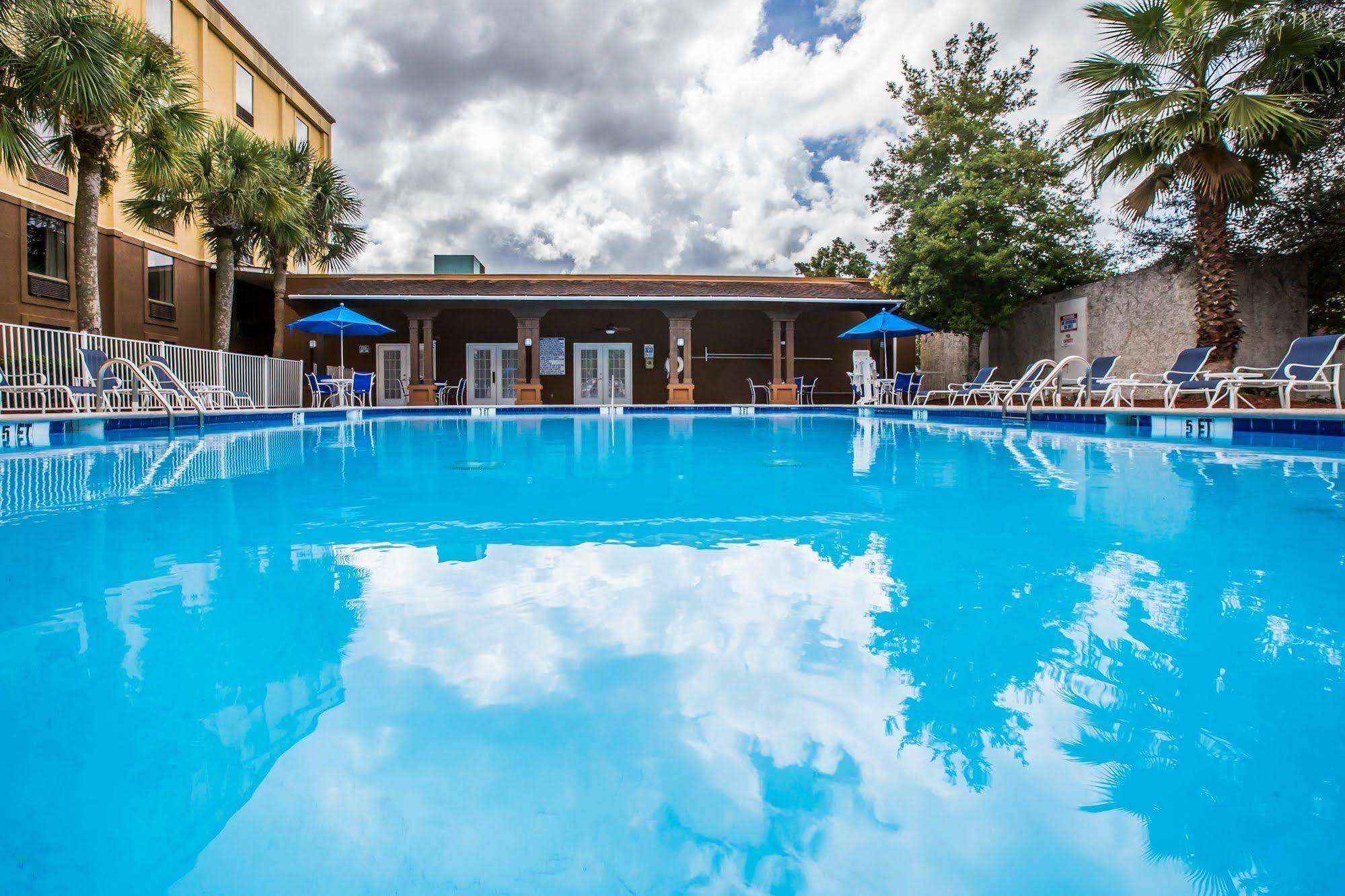 Four Points By Sheraton Брунсуик Екстериор снимка