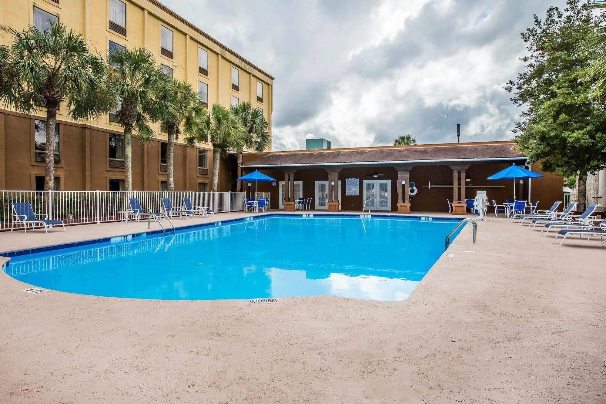 Four Points By Sheraton Брунсуик Екстериор снимка